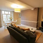 Large Clifton One Bed Flat And Parking