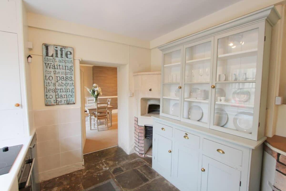 Large Clifton One Bed Flat And Parking Apartment Bristol