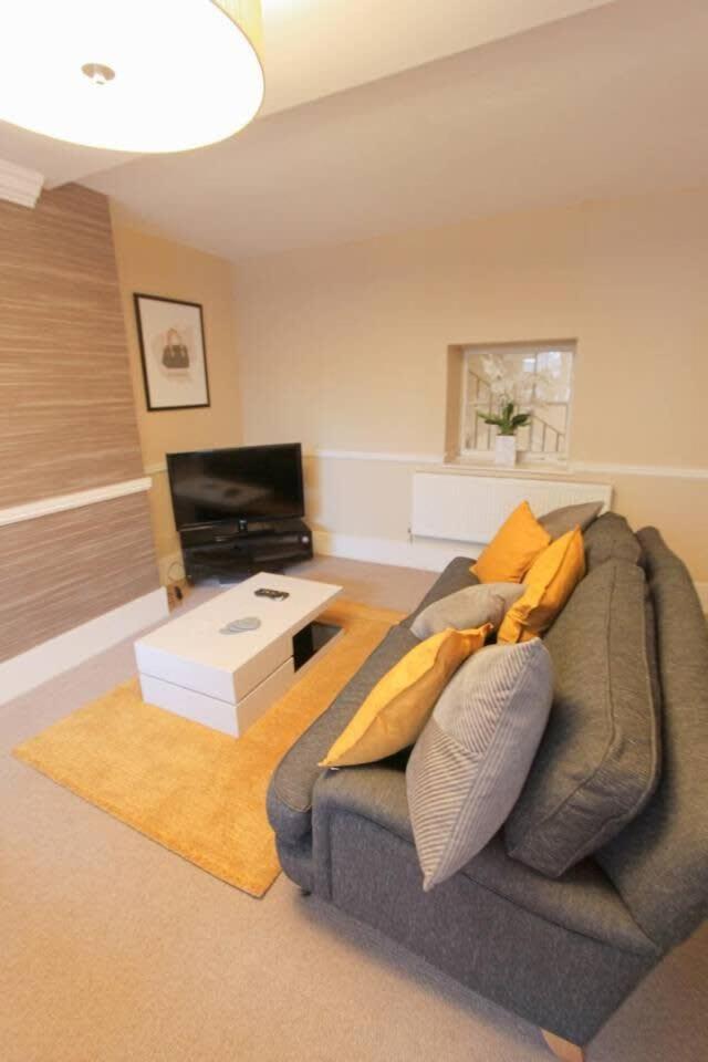 Large Clifton One Bed Flat And Parking Apartment